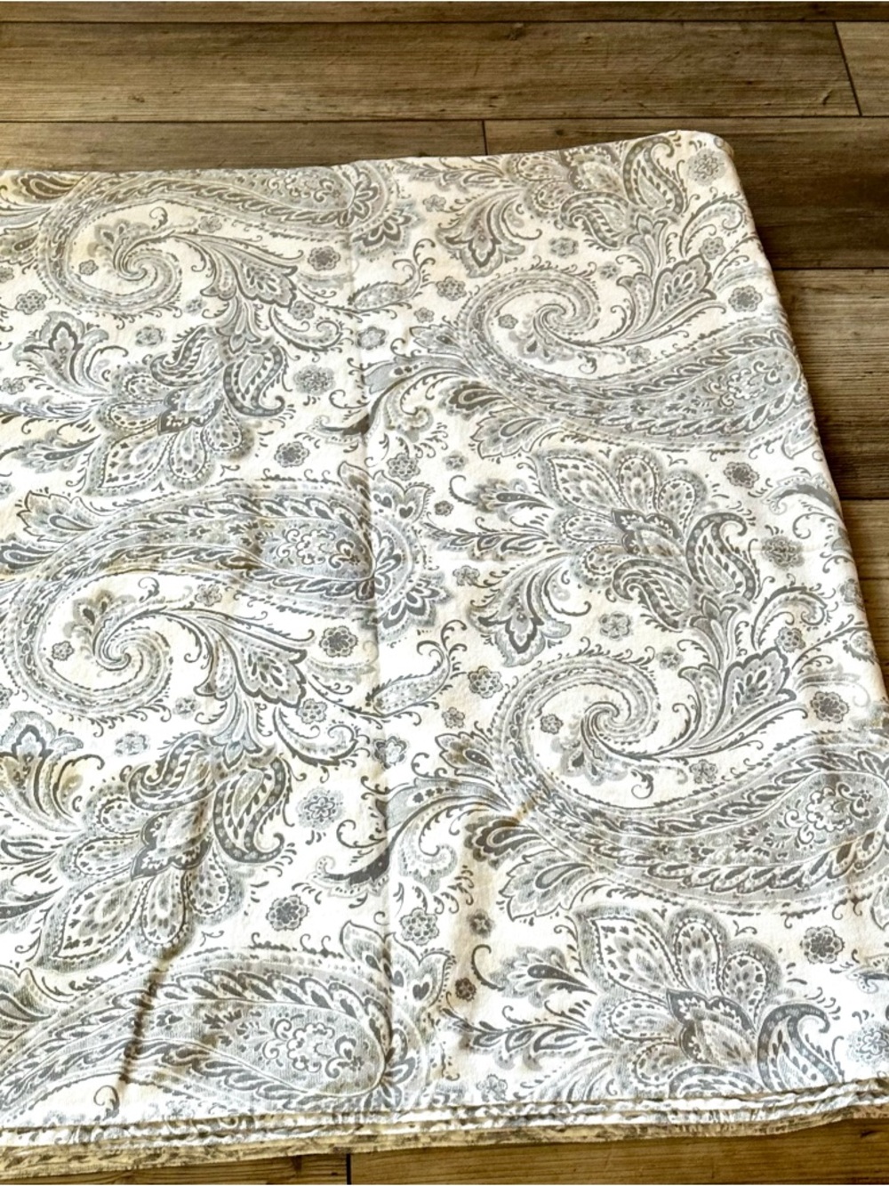Tablecloth White Gray Silver Paisley Print Cotton 92x62